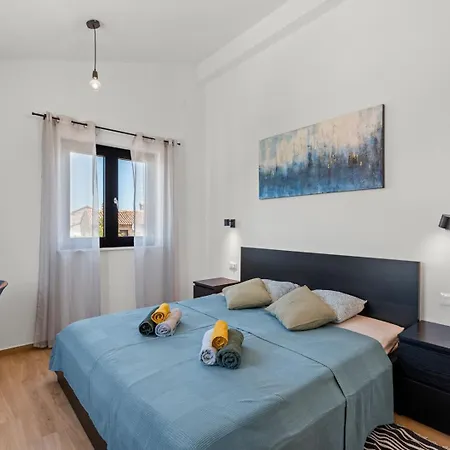 Anika Villa